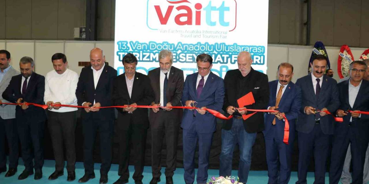 ‘Van Doğu Anadolu Uluslararası Turizm Ve Seyahat Fuarı’ Kapılarını Ziyaretçilere Açtı