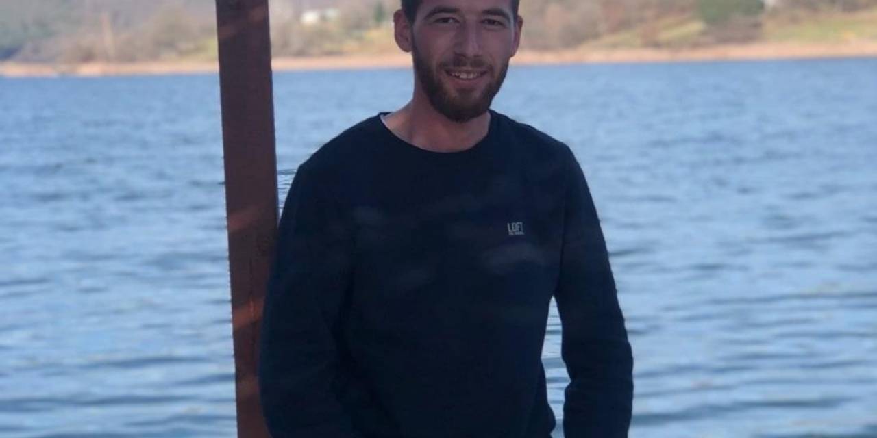Otomobille Ağaça Çarpan Genç 27 Gün Sonra Hayatını Kaybetti