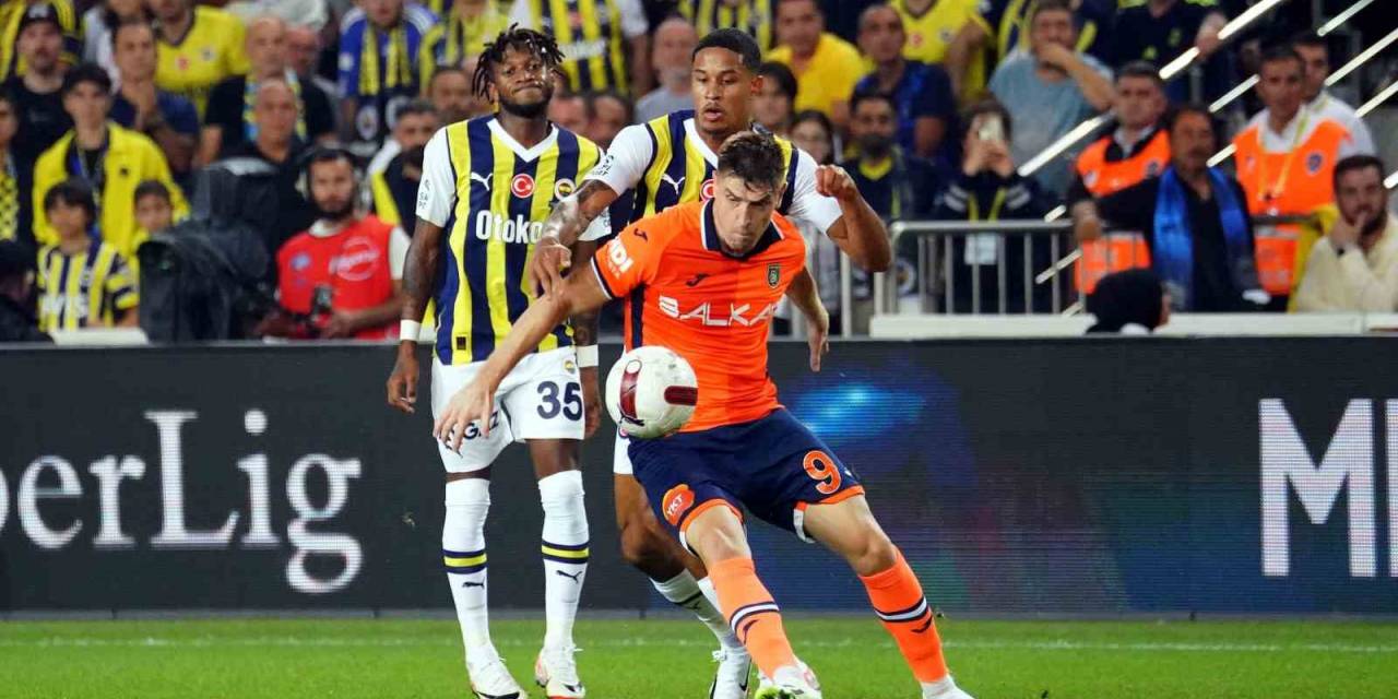 Trendyol Süper Lig: Fenerbahçe: 3 - Rams Başakşehir: 0 (İlk Yarı)