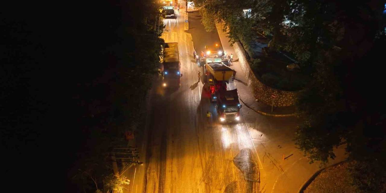 Yollarda Asfalt Mesaisi Sürüyor