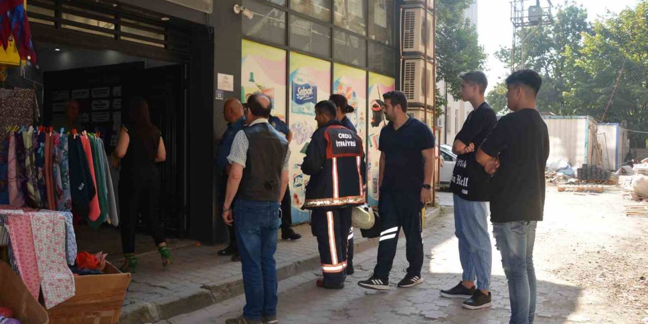 Asansörde Mahsur Kalan 4 Kişi Ekipleri Harekete Geçirdi