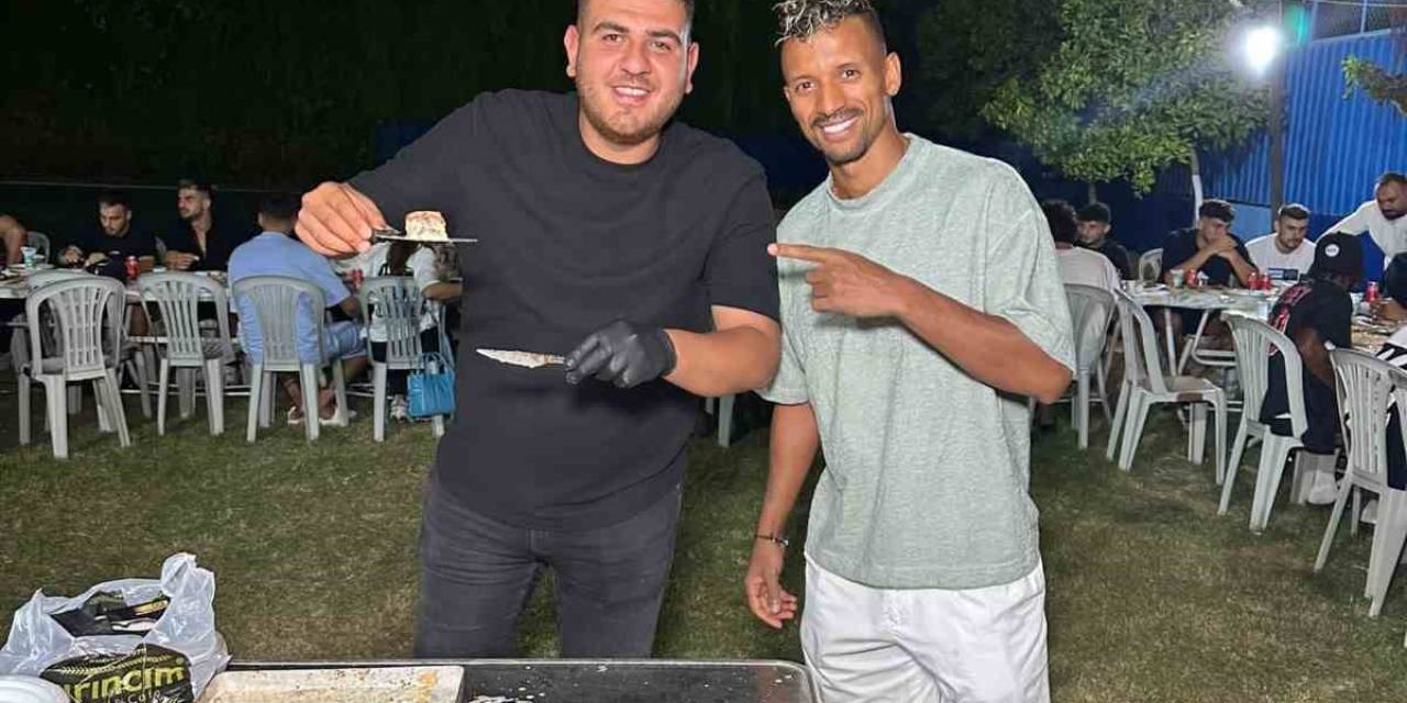 Adana Demirsporlu Futbolcuların Baklava Keyfi