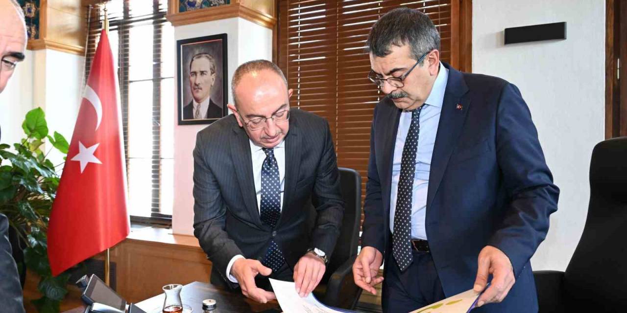 Başkan Kavuş, Bakan Tekin’e Dost Meram’ı Anlattı