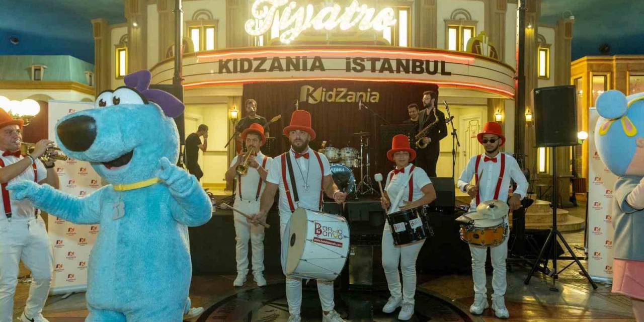 Büyükler Bir Geceliğine Kidzania’da Çocuk Oldu