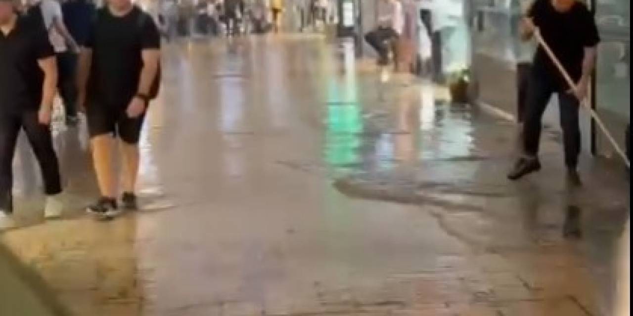 Tarihi Kapalıçarşı’yı Su Bastı, Esnaf Zor Anlar Yaşadı