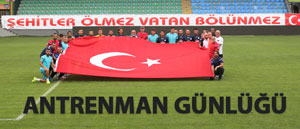 Rizespor Antrenmana Türk Bayrağı ile Çıktı