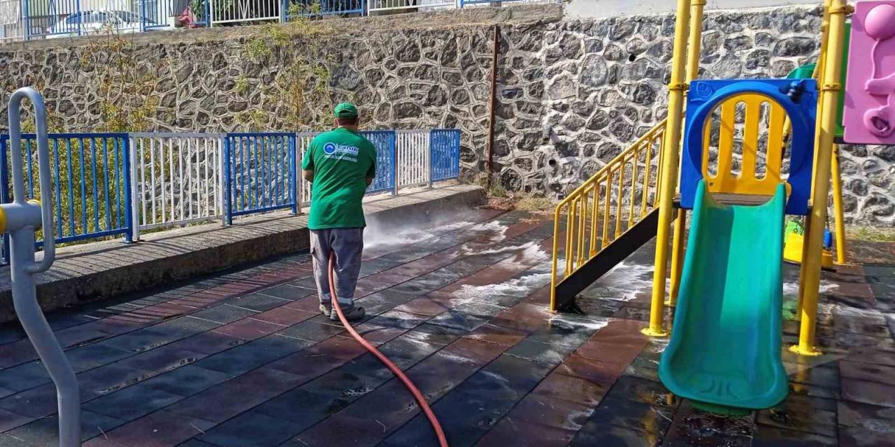 Canik’te Parklar Tertemiz