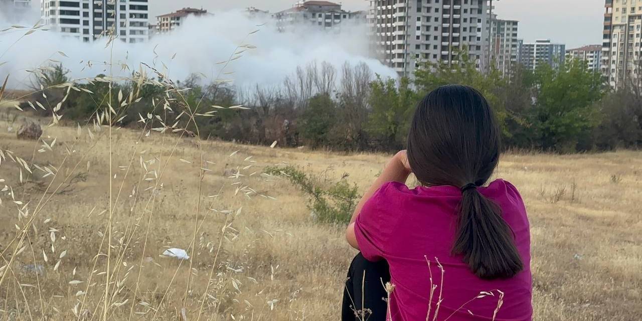 Bir Yıl Önce Aldıkları Evlerinin Yıkımını Gözyaşları İçinde İzlediler