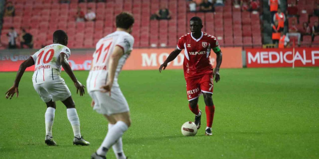 Trendyol Süper Lig: Y. Samsunspor: 0 - Gaziantep Fk: 2 (İlk Yarı)