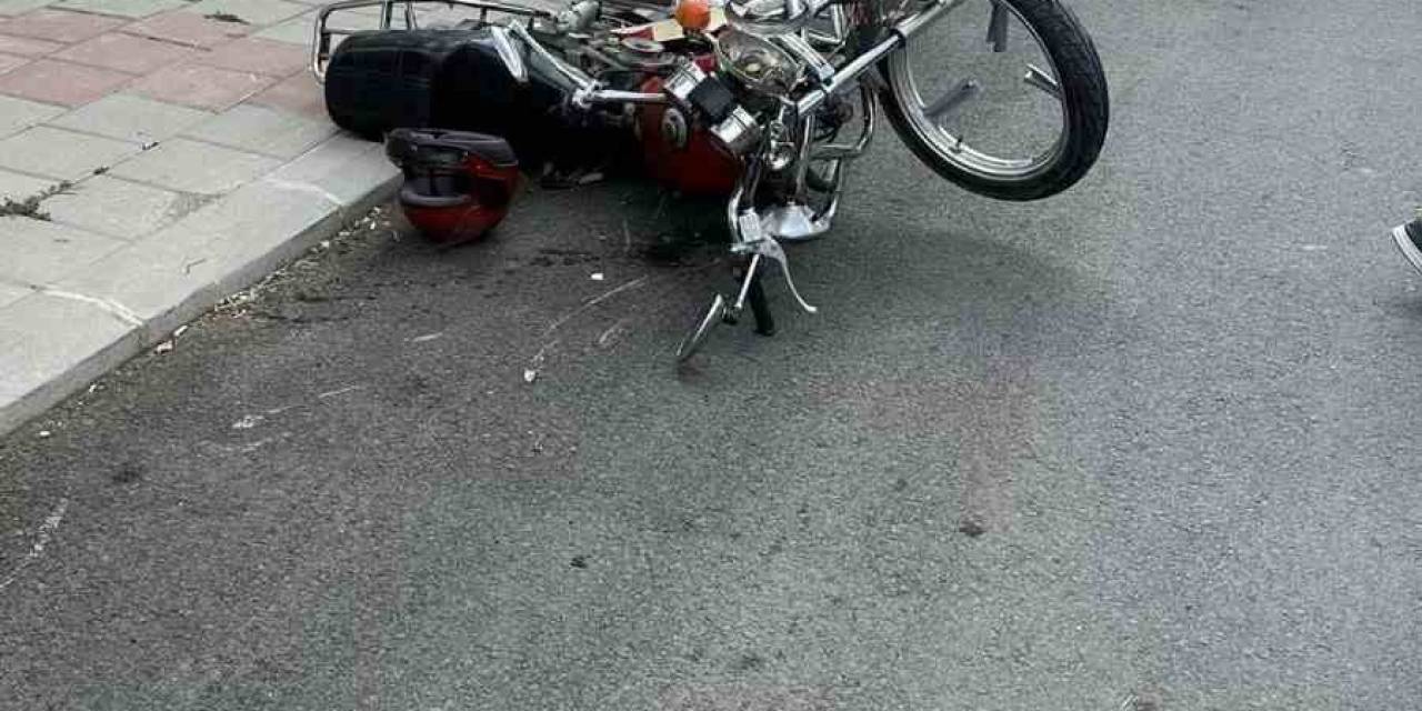 Burdur’da Motosiklet İle Otomobil Çarpıştı: 2 Yaralı