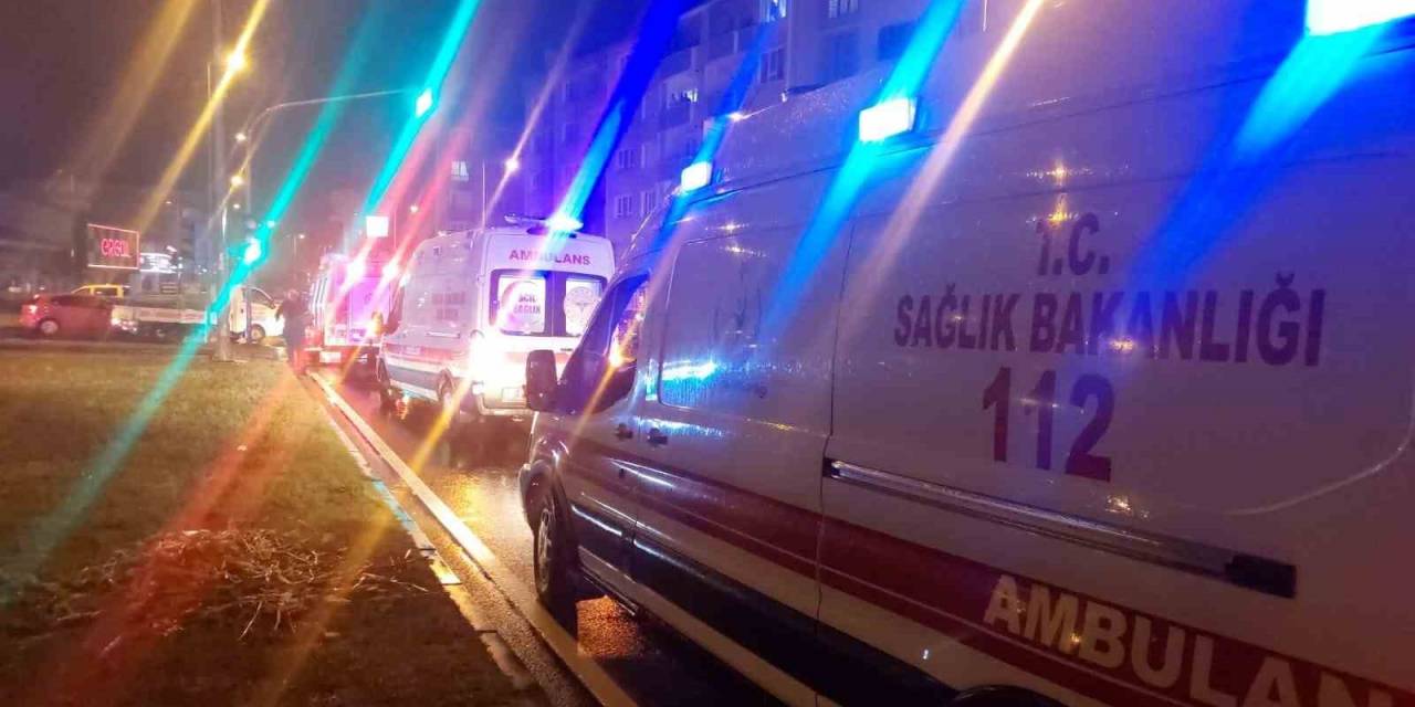 Seyir Halindeki Araca Arkadan Çarpıp Kaçtı