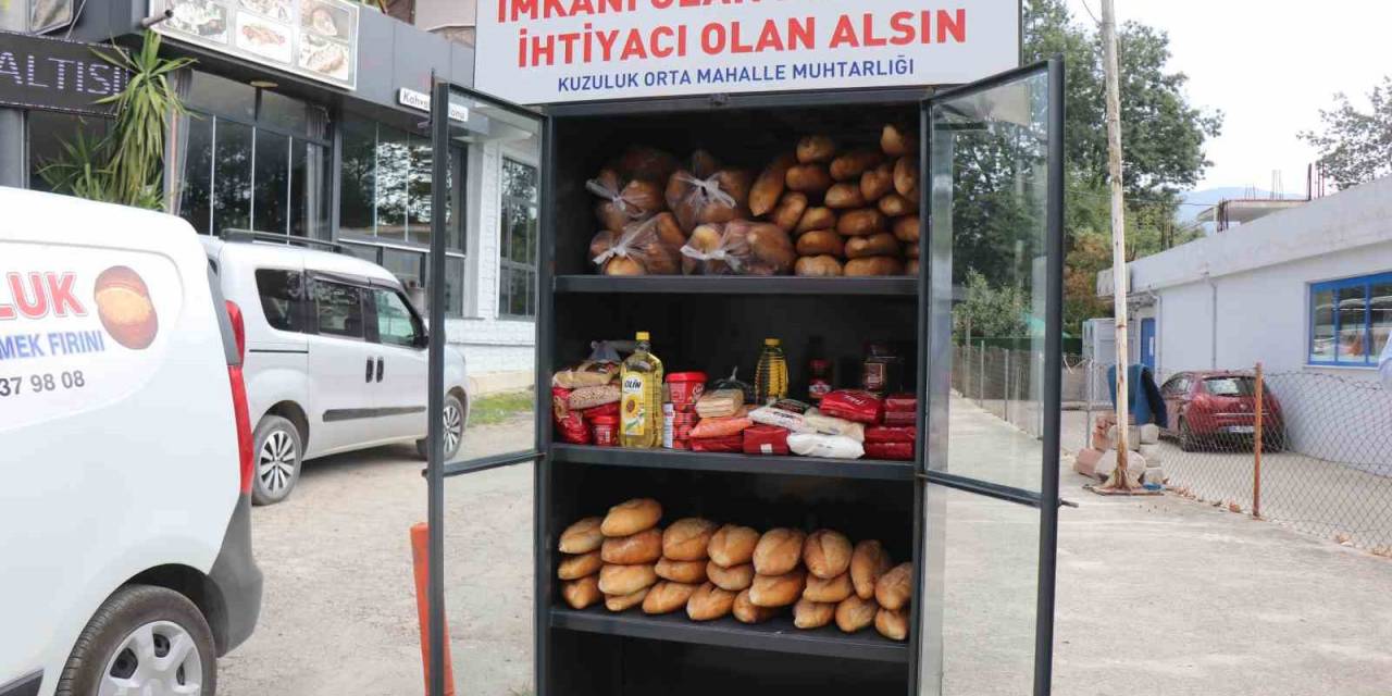 Bu Dolap Sayesinde Mahallede İhtiyaç Sahibi Kalmıyor