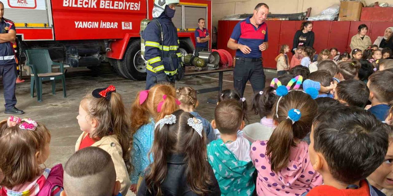 Minik Öğrencilerden İtfaiyeye Aracına Hayran Kaldı