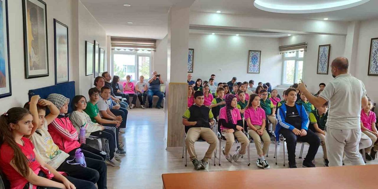 Kütahya’da Öğretmen Ve Öğrencilere, “İyilikte Yarışan Sınıflar” Projesi Tanıtıldı