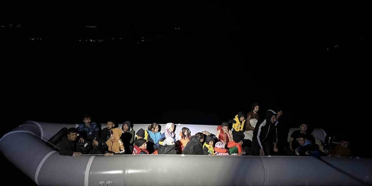 Lastik Botları Arızalanan Ve Sürüklenen 27 Kaçak Göçmen Kurtarıldı