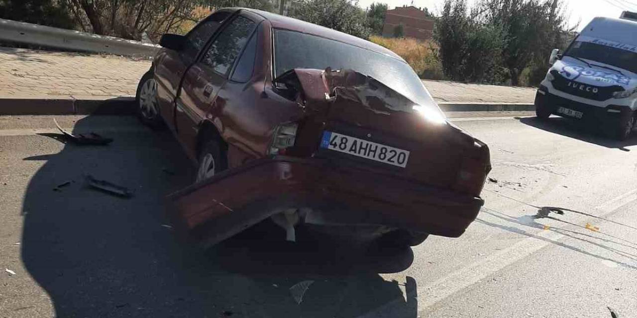 Kamyonun Çarptığı Otomobil Savrulup İki Araca Çarparak Durabildi