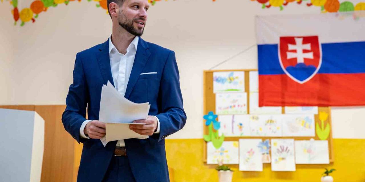 Slovakya Halkı Erken Parlamento Seçimleri İçin Sandık Başında