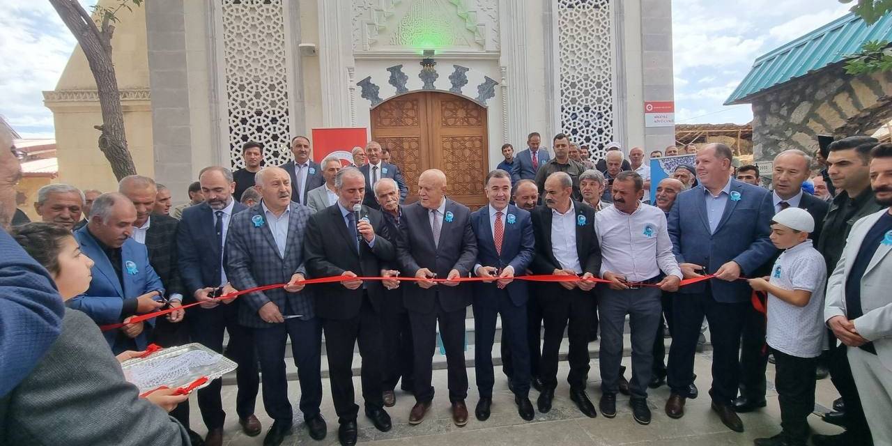 Bayburt Söğütlü Köyü Cami Dualarla İbadete Açıldı