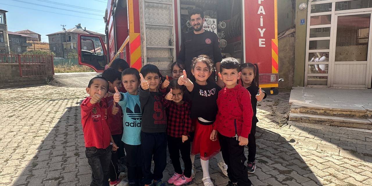 Yüksekova’da Minikler İtfaiyecilerle Tanıştı