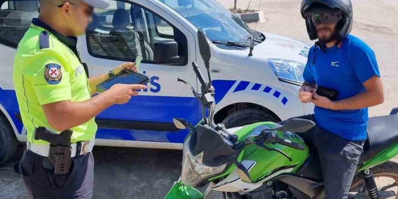 Manisa’da Motosiklet Sürücülerine Kask Denetimi