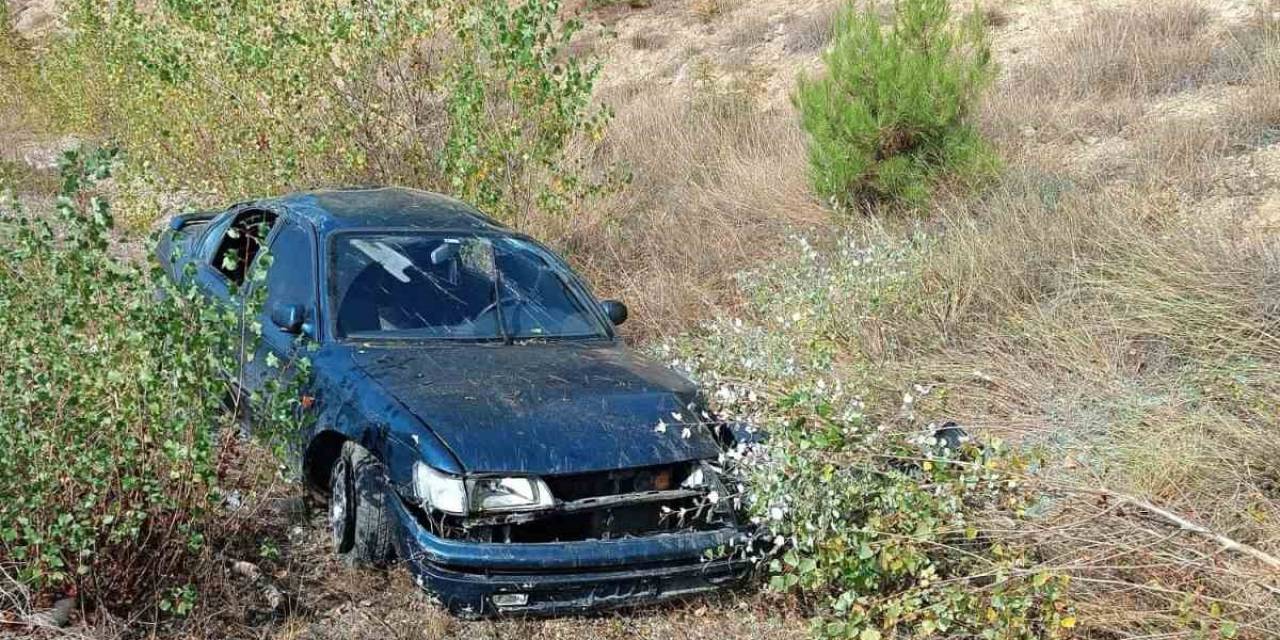 Yoldan Çıkan Otomobil Şarampole Uçtu: 3 Yaralı