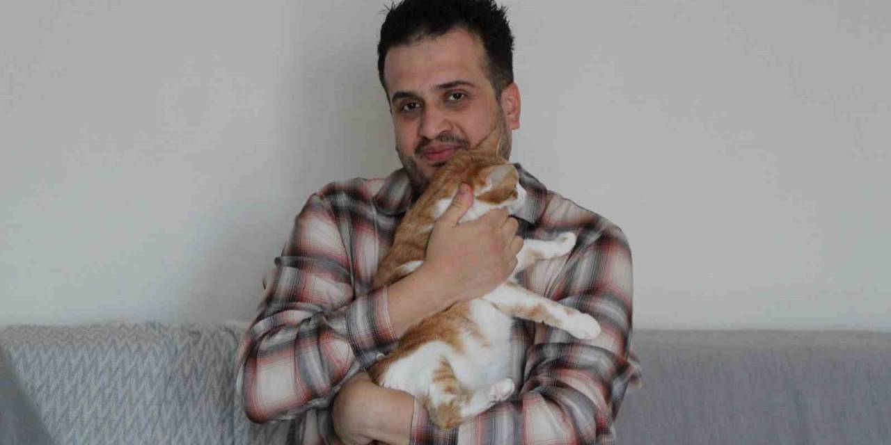 Sokakta Yaralı Olarak Bulduğu Kedileri Sahiplendi