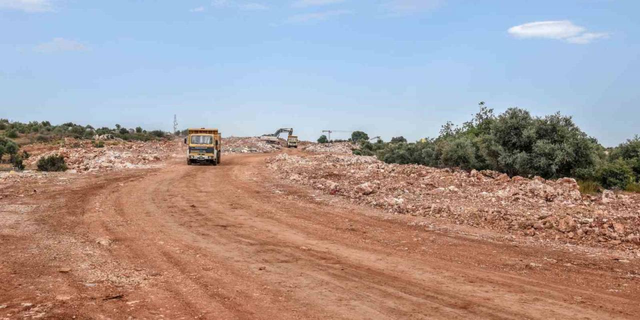 Kepez Masa Dağı’nın 60 Metrelik Ana Arter Yolunu Açıyor