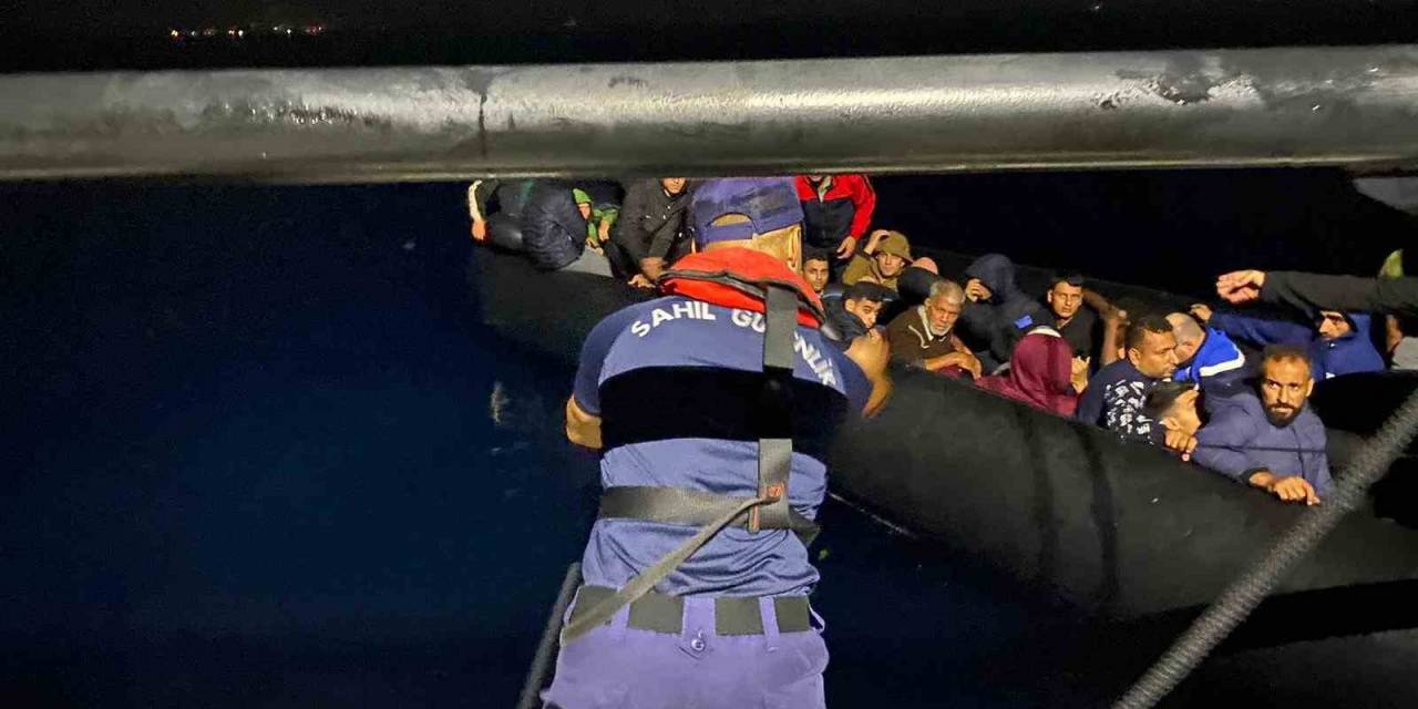 Ayvalık Açıklarında 149 Düzensiz Göçmen Kurtarıldı