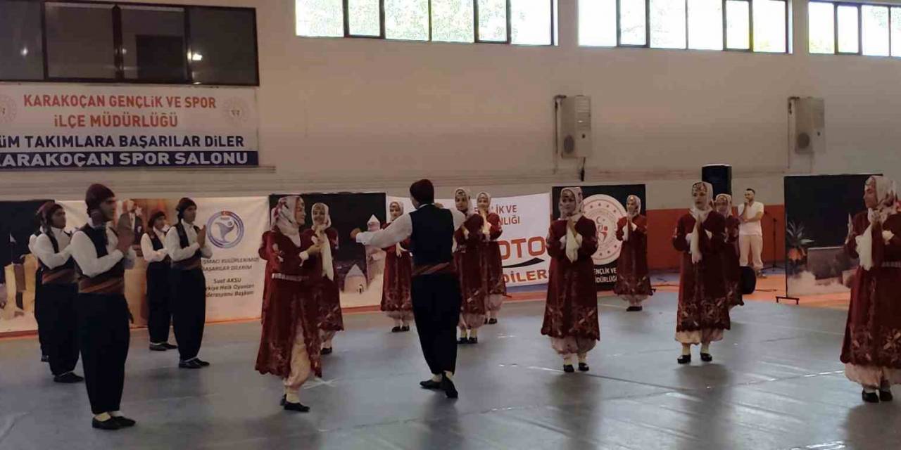 Elazığ’da Kulüpler Arası Halk Oyunları Yarışması Bölge Finali Yapıldı