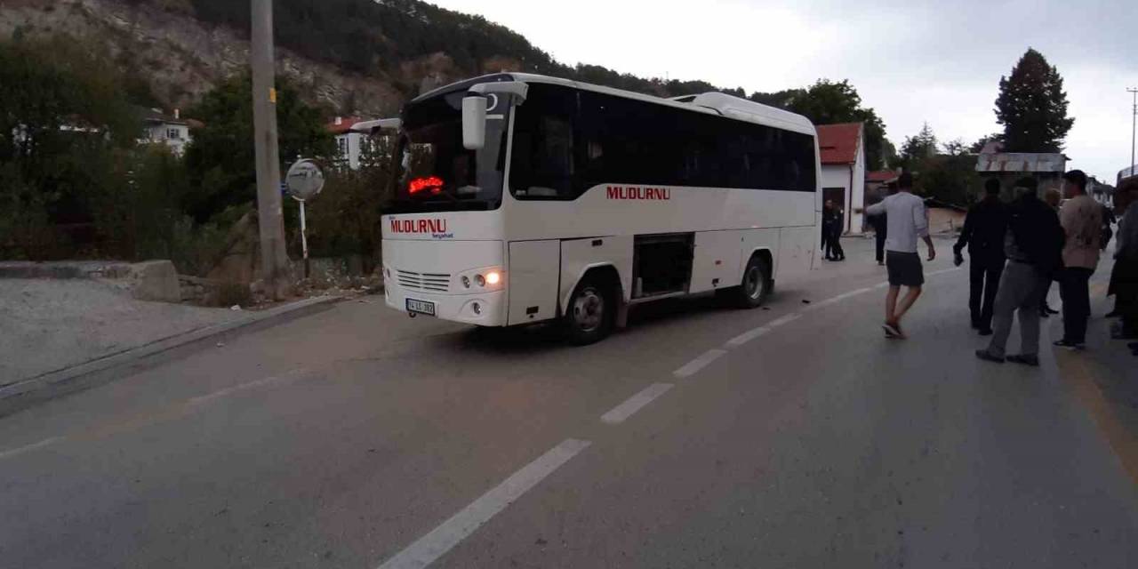 Midibüse Çarpan Motosikletli Yaralandı