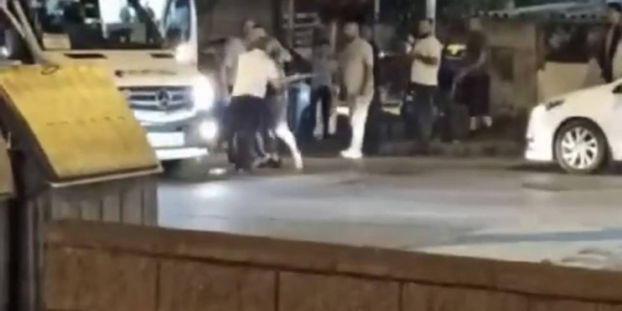 Pendik’te Trafikte Sopalı Yol Verme Kavgası Kamerada