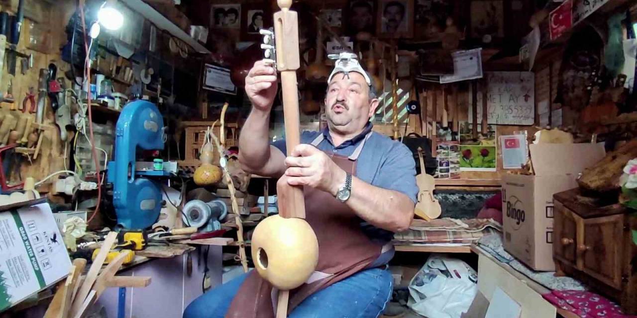 Bahçesinde Yetiştirdiği Su Kabaklarını Süs Eşyalarına Ve Kabak Kemaneye Dönüştürüyor