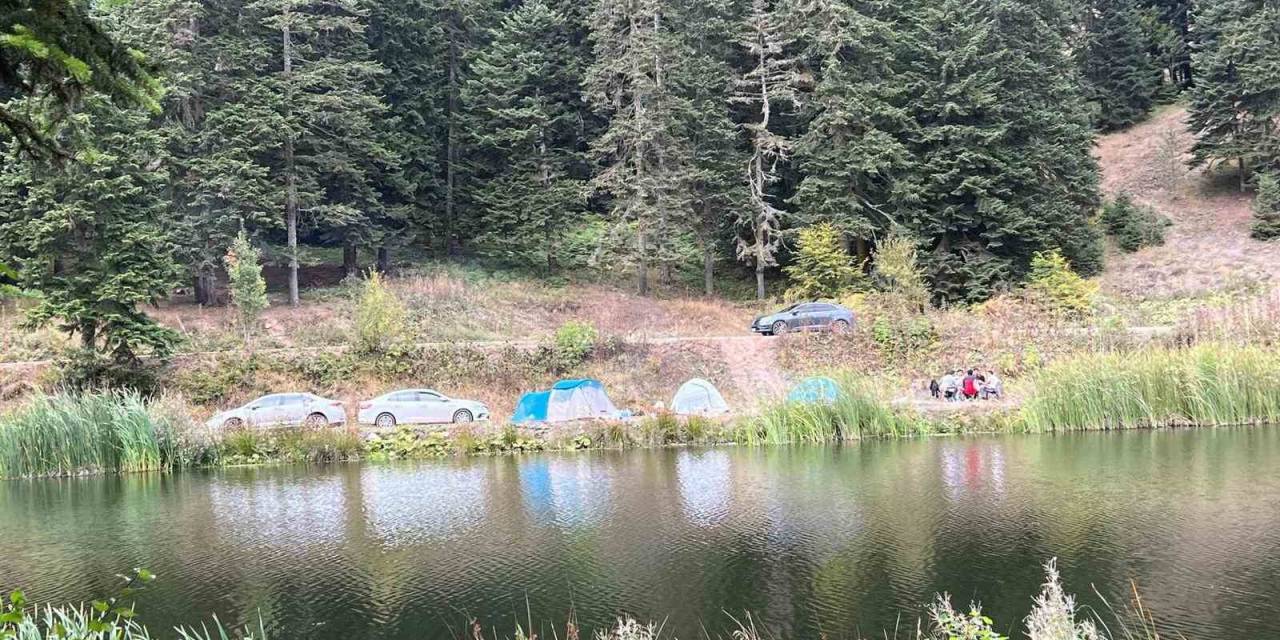 Doğal Güzelliğiyle Mest Eden Akgöl, Kampçıların Uğrak Noktası Haline Geldi