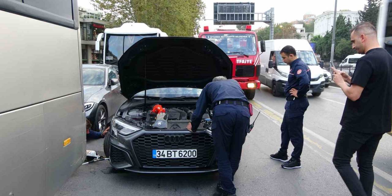 Araç Motoruna Giren Yavru Kediyi Kurtarmak İçin Seferber Oldular