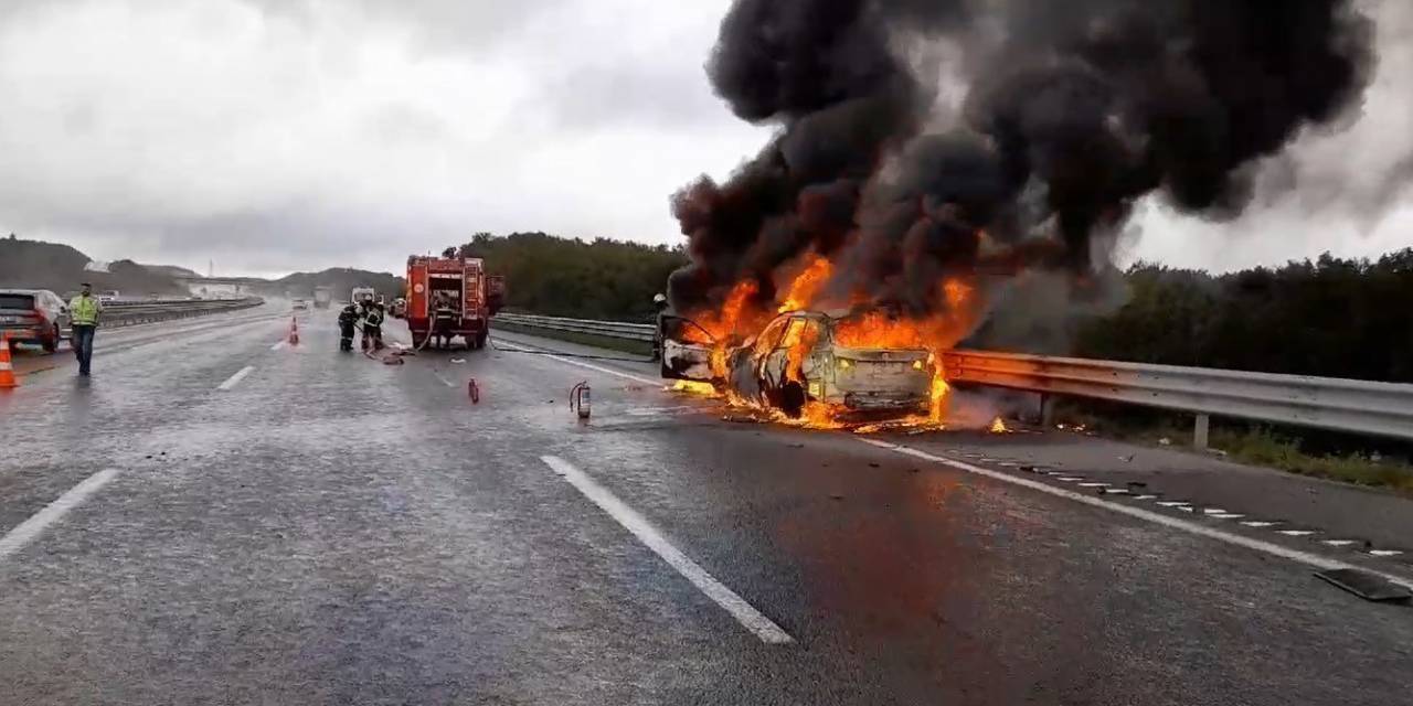 Kuzey Marmara Otoyolu’nda İki Otomobil Alev Topuna Döndü: 4 Yaralı