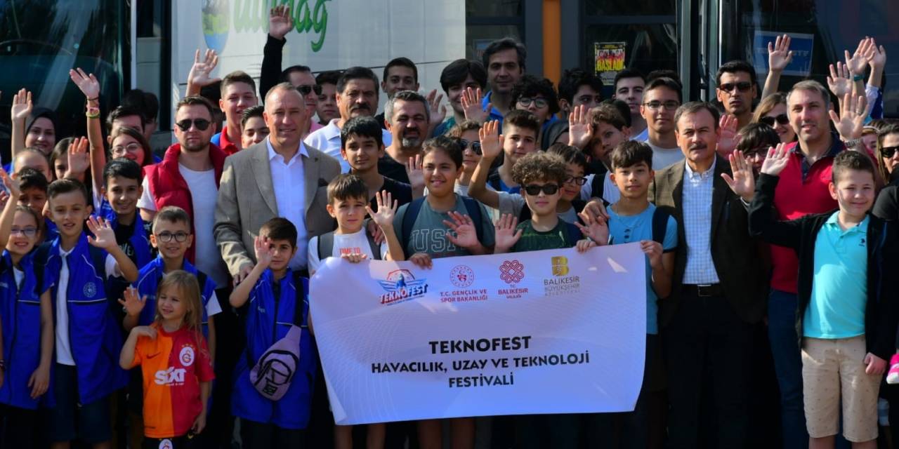 Balıkesirli Gençler Teknofest İzmir’e Katıldı