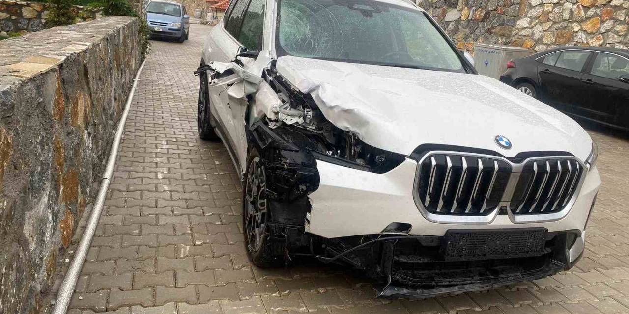 Minibüs Bekleyen Adama Çarparak Ölümüne Neden Olan Sürücü Ve Arkadaşı Yakalandı