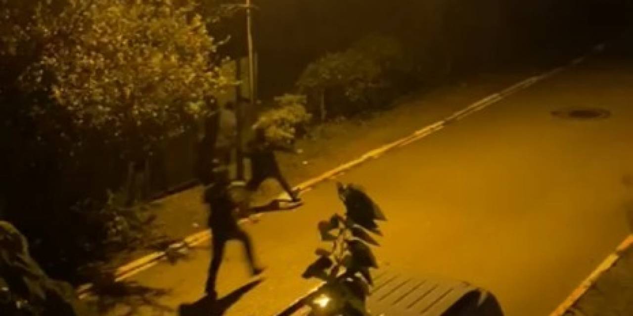 Sultanbeyli’de Eve Giren Hırsız Suçüstü Yakalandı, O Anlar Kamerada