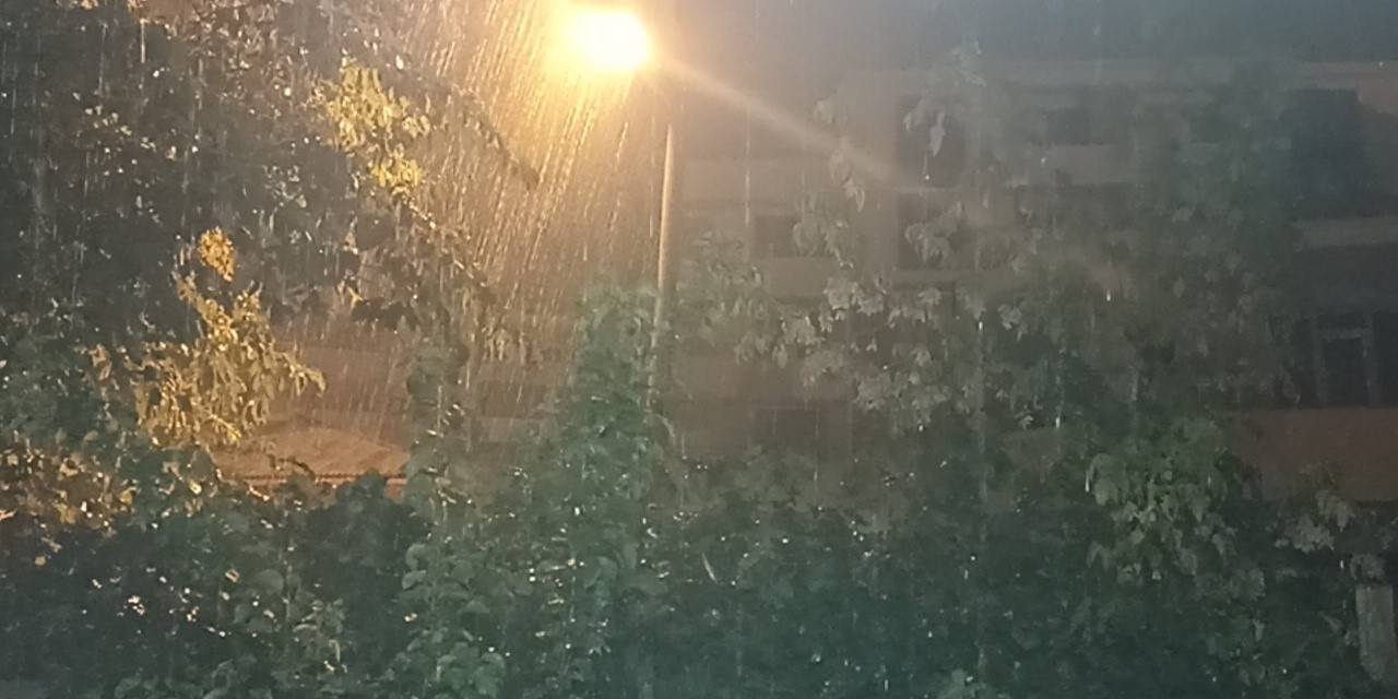 Erciş’te Sağanak Ve Dolu Etkili Oldu