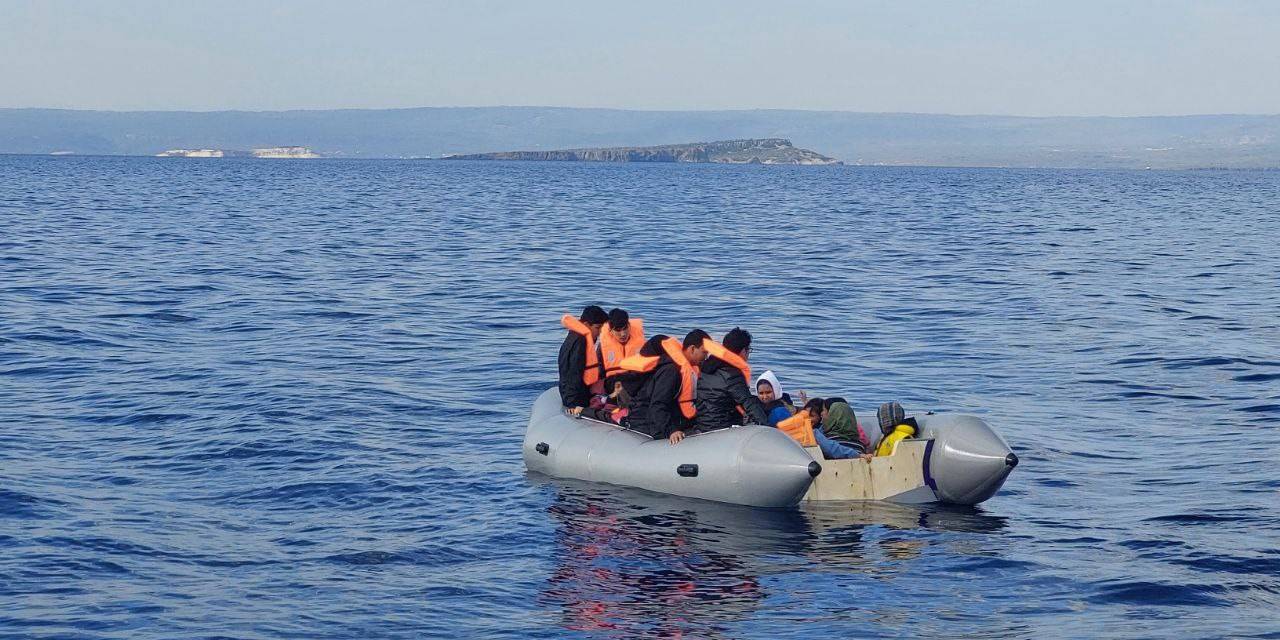 Yunanistan Unsurları Geri İtiyor, Sahil Güvenlik Kurtarıyor