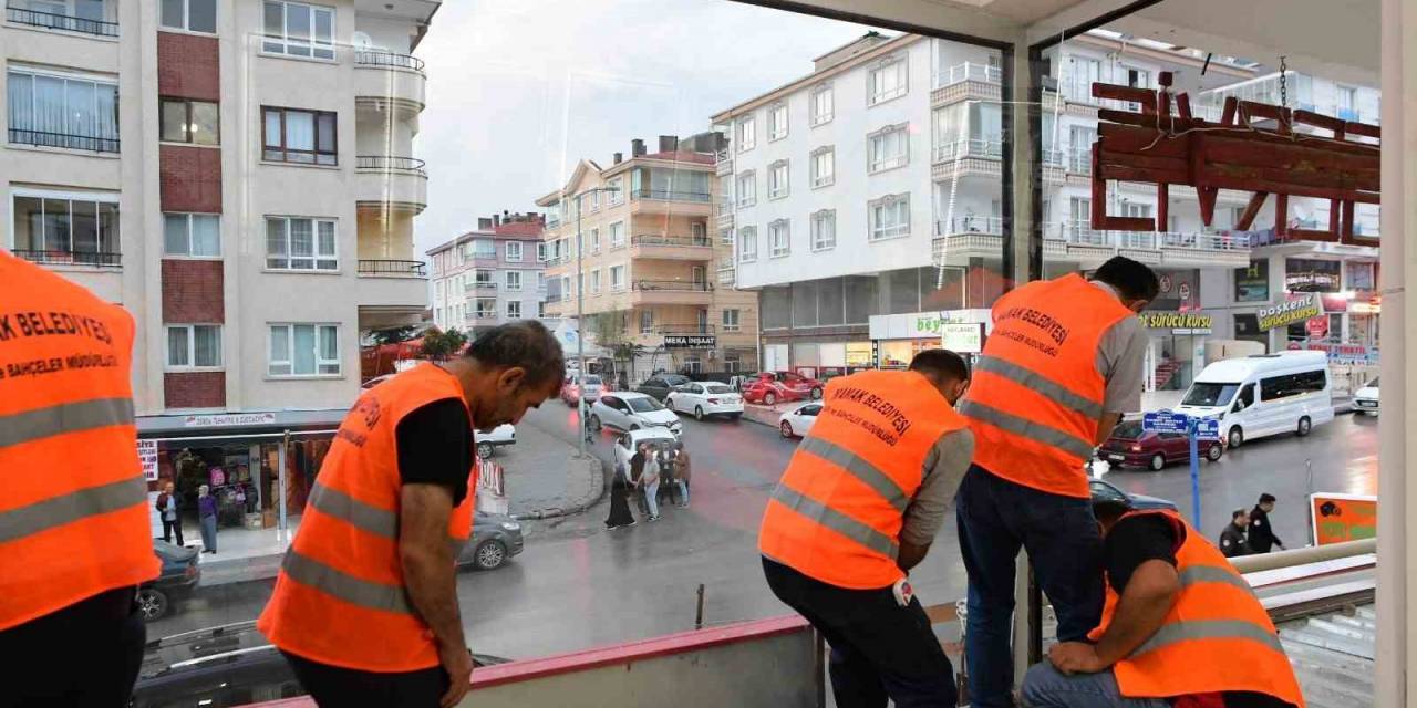 Doğalgaz Patlamasında Hasar Gören Binada Mamak Belediyesi’nden Onarım