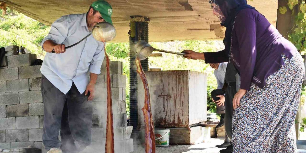 150-200 Yıldır Doğal Yollarla Yapılan Üzüm Pekmezine Yoğun İlgi