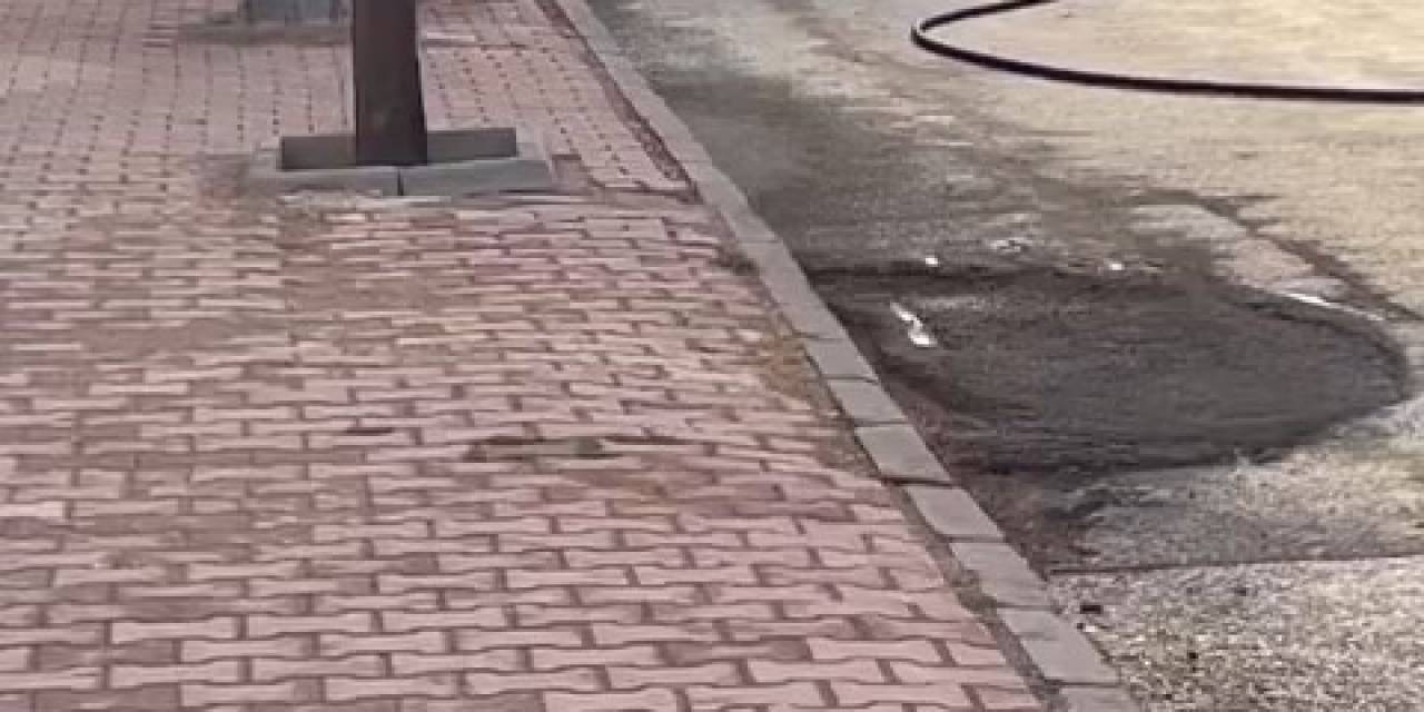 Elazığ’da Seyir Halindeki Otomobil Yandı