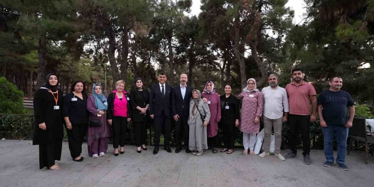 Fadıloğlu, Yaşlıları Misafir Etti