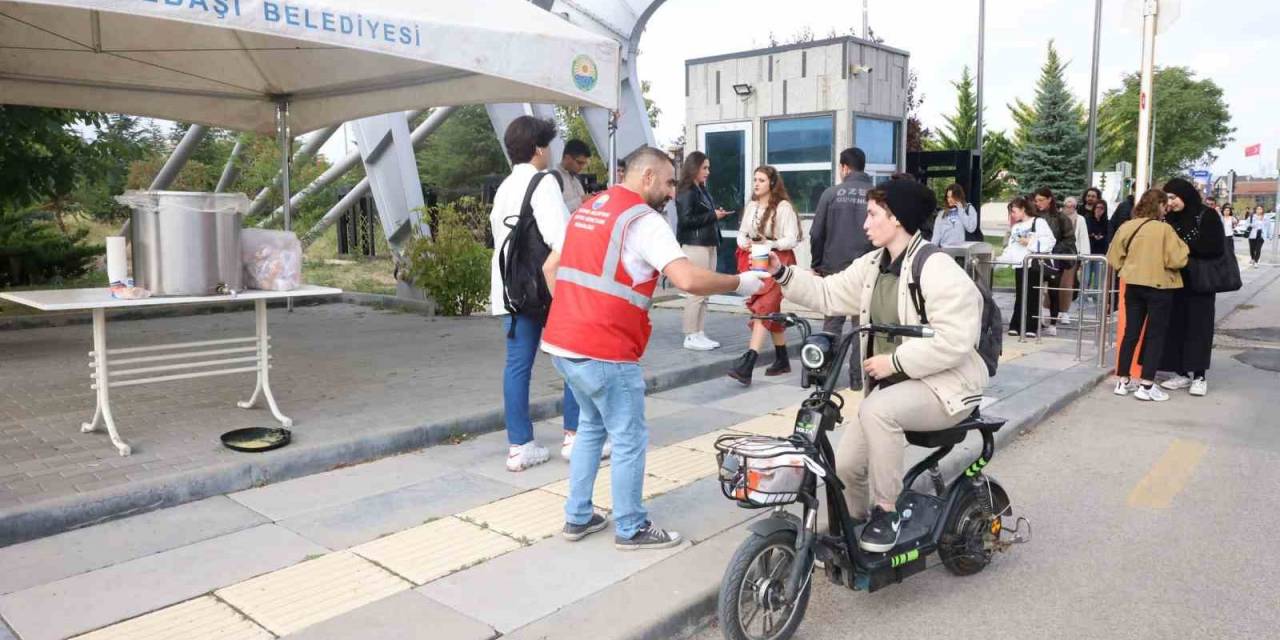 Gölbaşı Belediyesi’nden Öğrencilere Sıcak Çorba