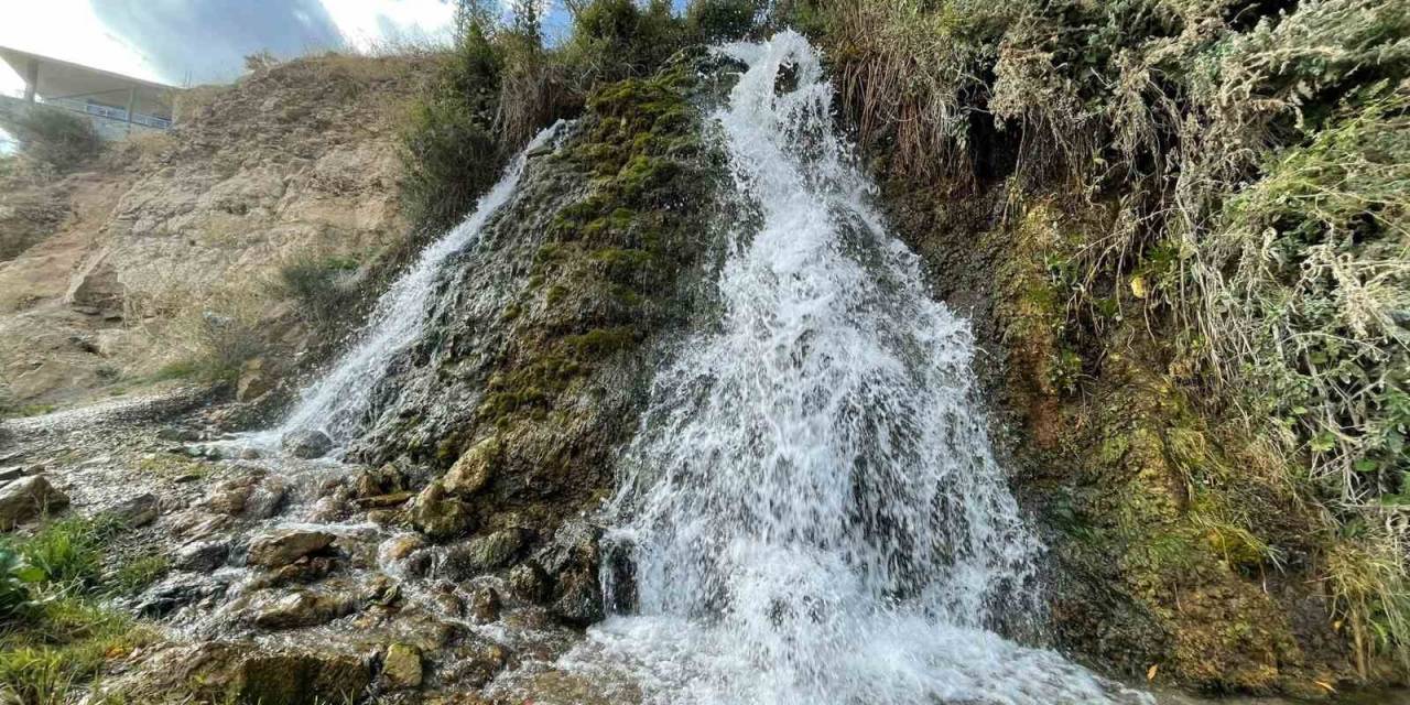 Arpet Şelalesi Gün Geçtikçe Kuruyor