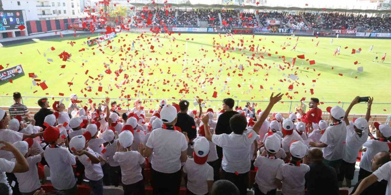 İpekyolu Belediyesiyle Çocuklar İlk Kez Stadyumda Maç İzledi