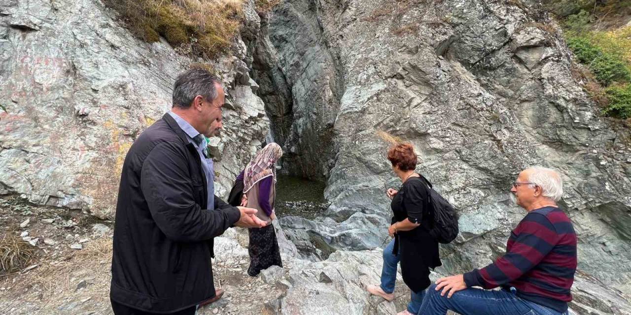 Kastamonu’nun Saklı Cenneti Gürleyik Şelalesi, Sonbaharda Ziyaretçilerine Görsel Şölen Sunuyor