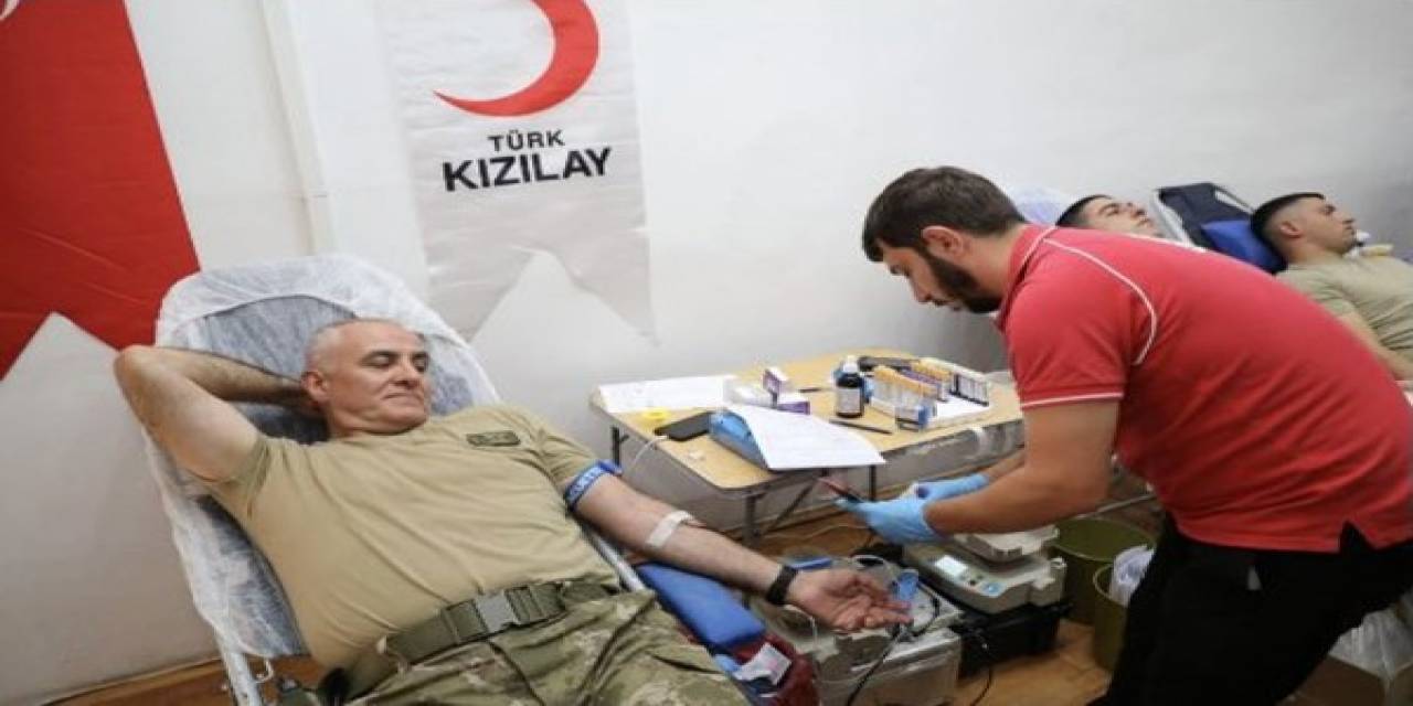 Kan Bağışı Kampanyasına Katılan Samsun Garnizon Komutanlığı’na ’gümüş Madalya’
