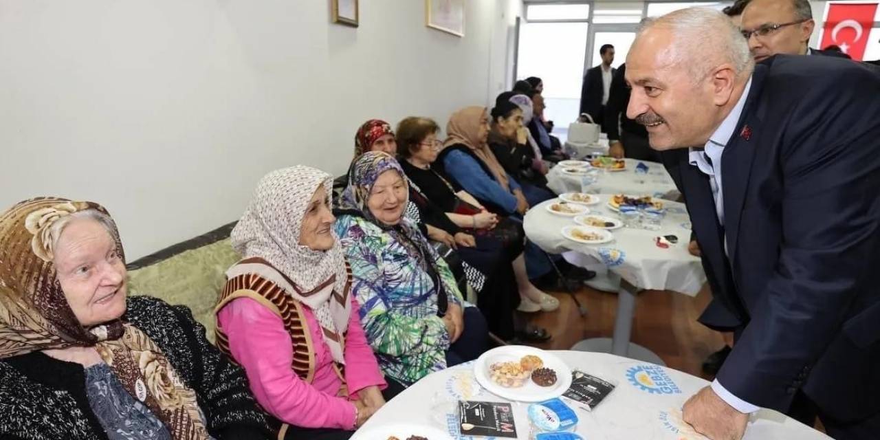 Başkan Büyükgöz Huzurevi Sakinlerini Yalnız Bırakmadı